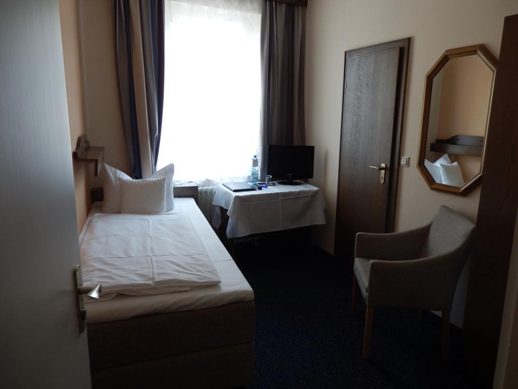 Hotel Rheinischer Hof Bad Breisig Room photo